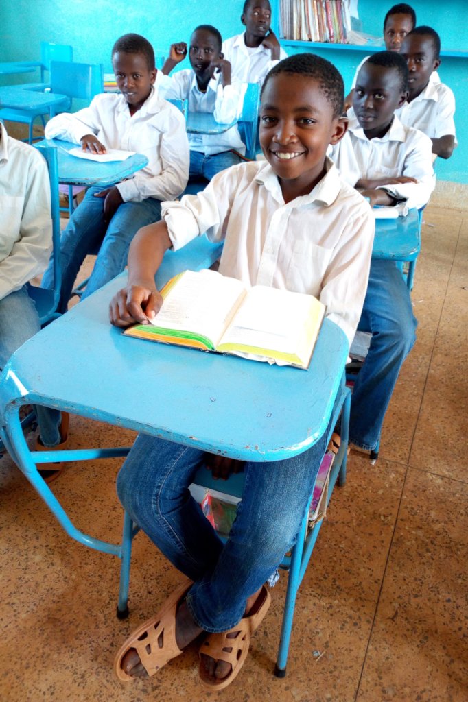Ugly Fish: Let's Feed 990+ Schoolchildren in Kenya