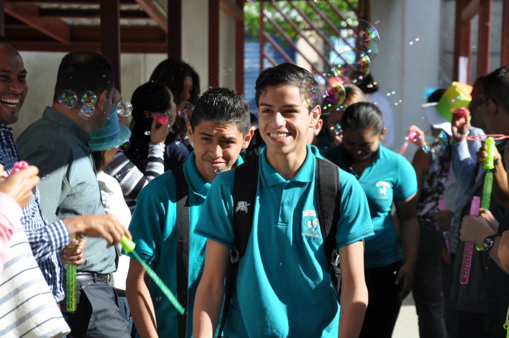 Help Costa Rican youth study in China