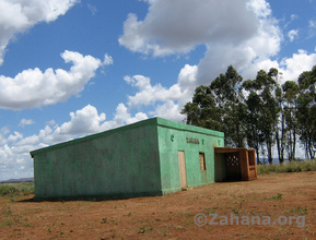 The almost finished school in Fiarenana
