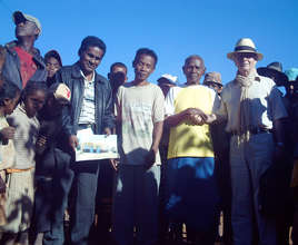 Foto-op at the community meeting