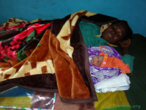 The baby and his mother resting in the CARMMA bed