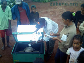 Sun on the reflector of the solar cooker