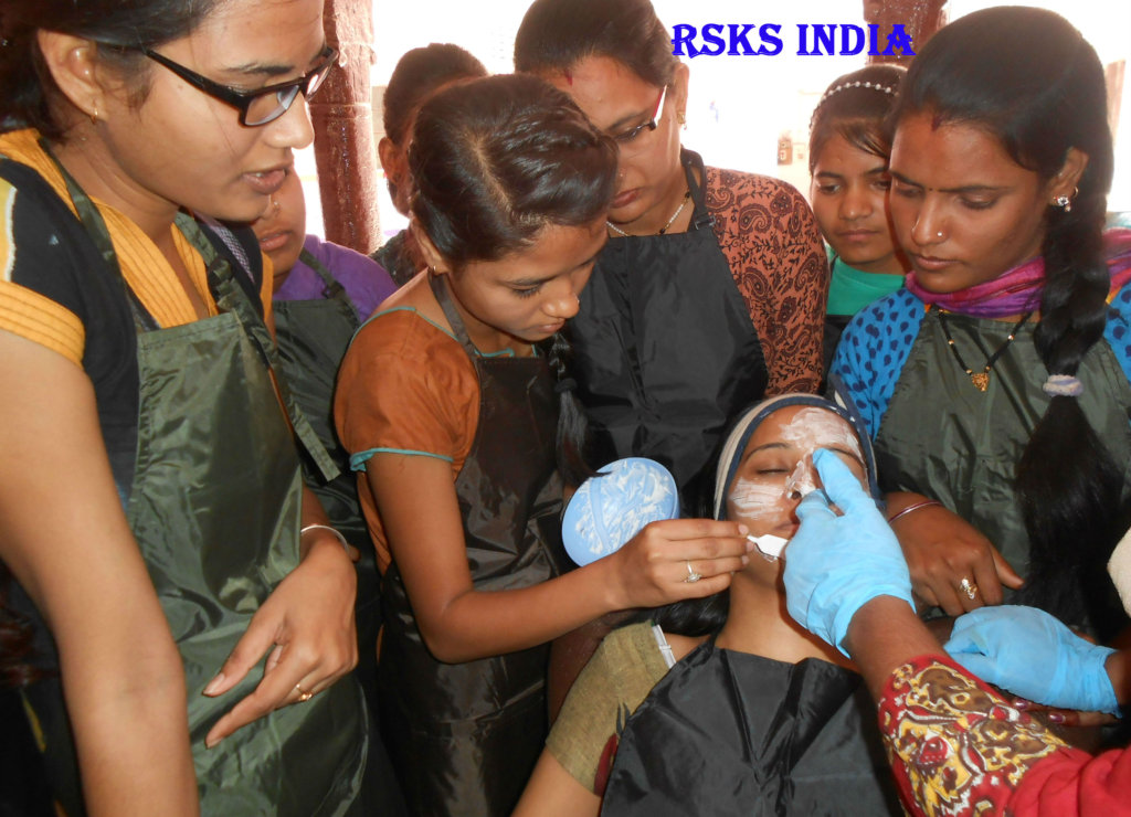 Help : Beautician Business School for 25 Girls !!