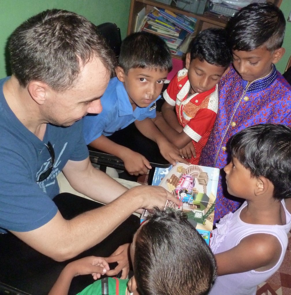 Educate 100 Slum Children in Bangladesh