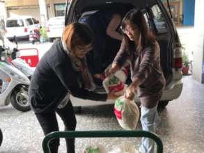 MSM staff moving donation from the donor's van