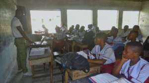 A Fellow with students in one of their sessions