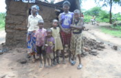 Rebuild hut for Vera and her 10 grandchildren