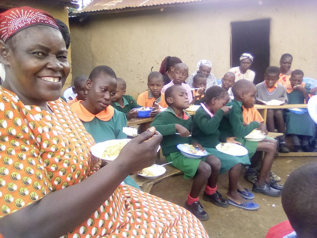 Creating a kitchen garden for the Siaka school