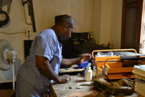 Prostheses technician using recycled material