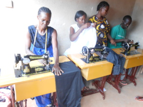 Women on tailoring machines
