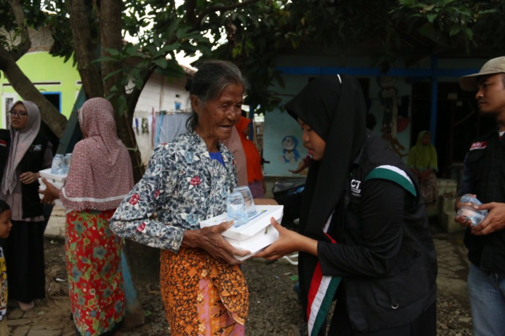 Meals for 2,000 Unfortunate People in Indonesia