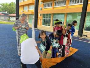 Teambuiling games at the Coconut Club party