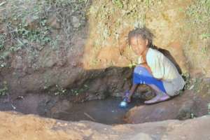 Young girl in Chano Dorga fetching needed water