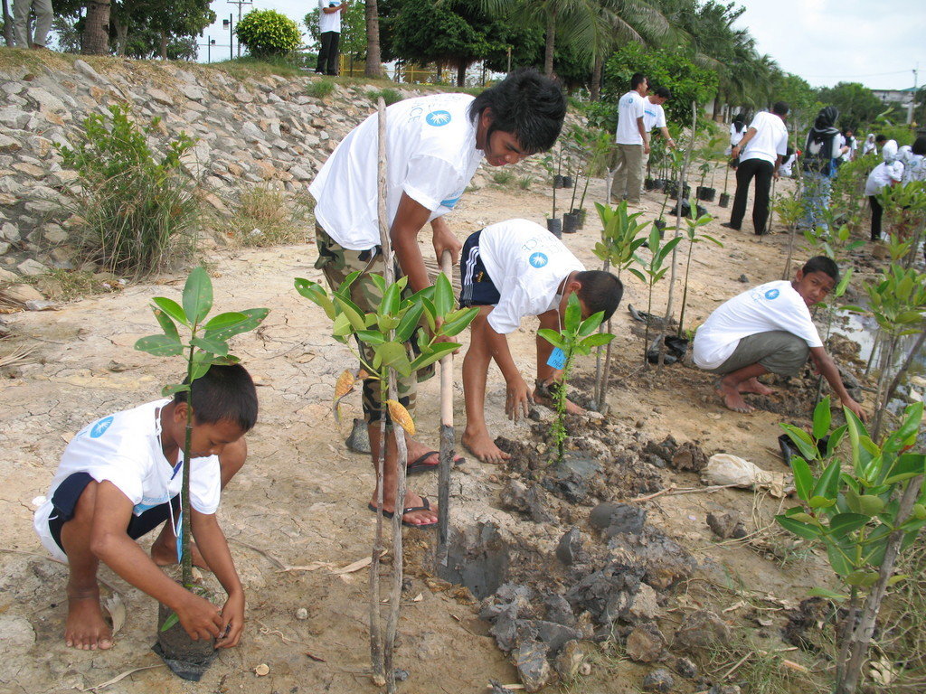 Third Annual Peacemaker Camp for Thai Children