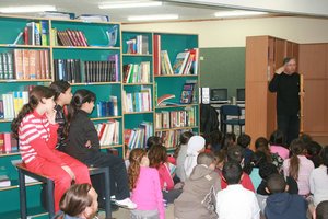 Children listening to Michael Melzer
