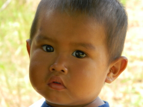 pemon child waiting to be attended