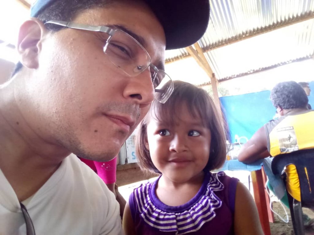 Fundacion Nativo President joking with a child