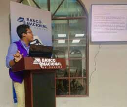 Gabriel R. presenting his thesis project