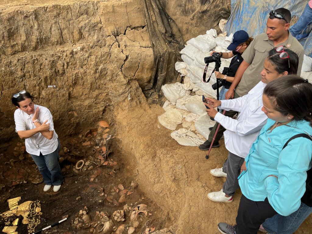 Dr. Mayo showing finds to the Minister of Culture