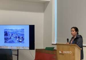 Julia presenting at the Biomuseum