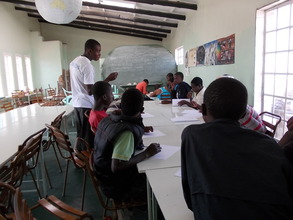 Washie tutoring English in new resource center