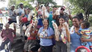 Migrant Families Get Food at Colombian Border.