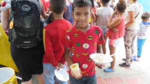 Venezuelan Child Gets Lunch From SAI Volunteers