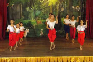 Scenery painted by our students, Champey dancers