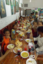 Students enjoy curry lunch party at Champe