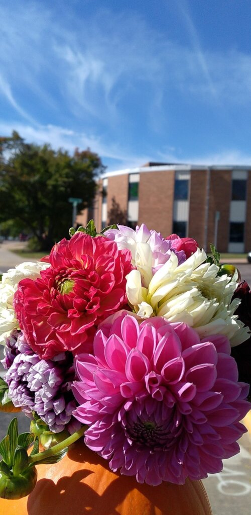 Fall bouquet highlights historic Tribune building.