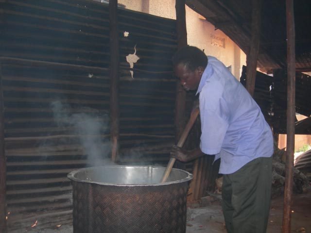 "Green meals" help 170 kids in Uganda study