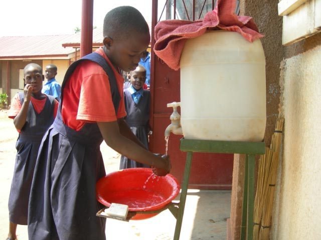 "Green meals" help 170 kids in Uganda study