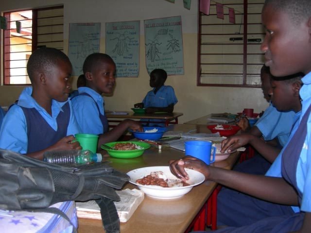 "Green meals" help 170 kids in Uganda study