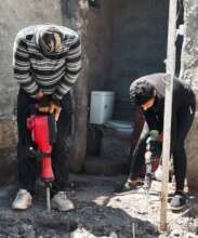 Syrian refugees working on construction in Iraq