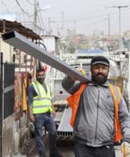 Syrian refugees working on construction in Iraq