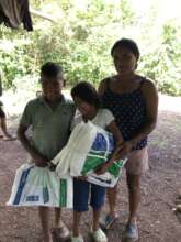 A family receives nets in San Rafael de Corobita