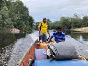 Expert Piaroa watermen guide us to their community