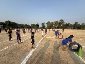 Fun tire-carrying race on Sports Day