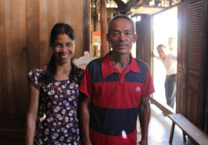 Ms.Loan and Mr.Thin pose for a photograph together