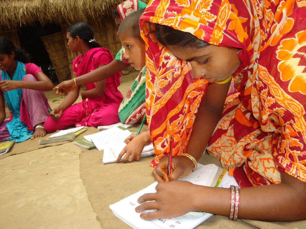Offer 75'000 women in Bangladesh a perspective