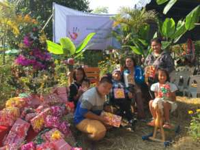 Thanawat and his family