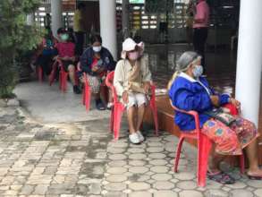 The elderly cannot stand for 7 hours!