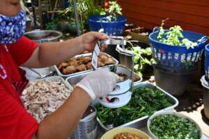 Preparing cooked food