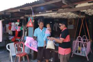 A family receiving rice and a mosquito net.