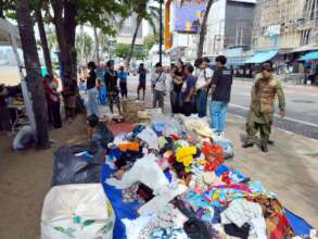 Coming to receive free 2nd hand clothes and items