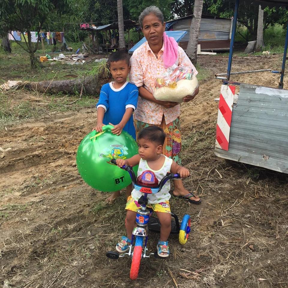 Feed 1275 slum dwellers for a year in Thailand