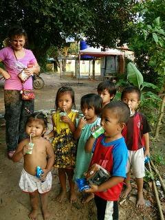 Feed 1275 slum dwellers for a year in Thailand