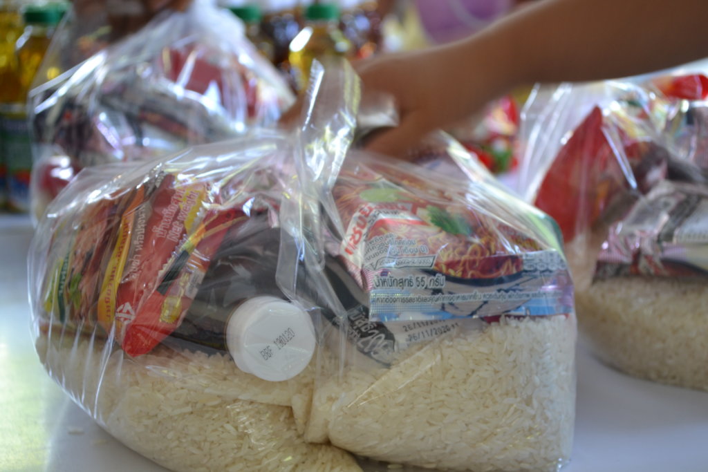 Feed 1275 slum dwellers for a year in Thailand