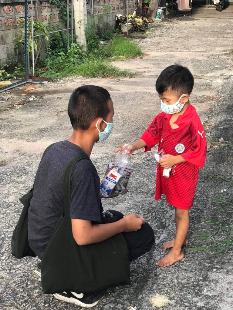 Feed 1275 slum dwellers for a year in Thailand