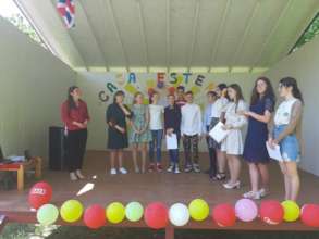 Receiving certificates of achievement